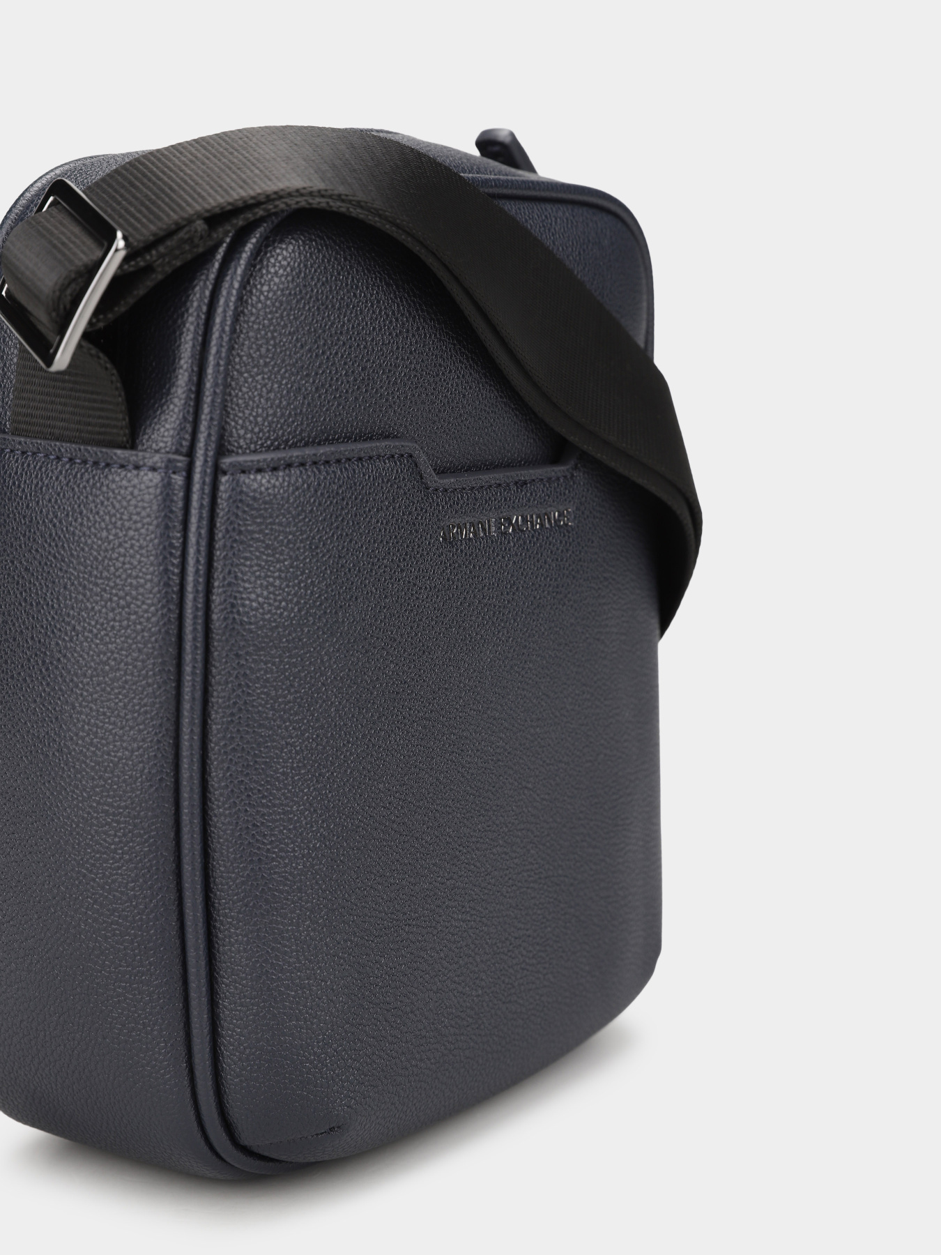 Мессенджер Armani Exchange модель XM002584-AF22651-UB101 Фото