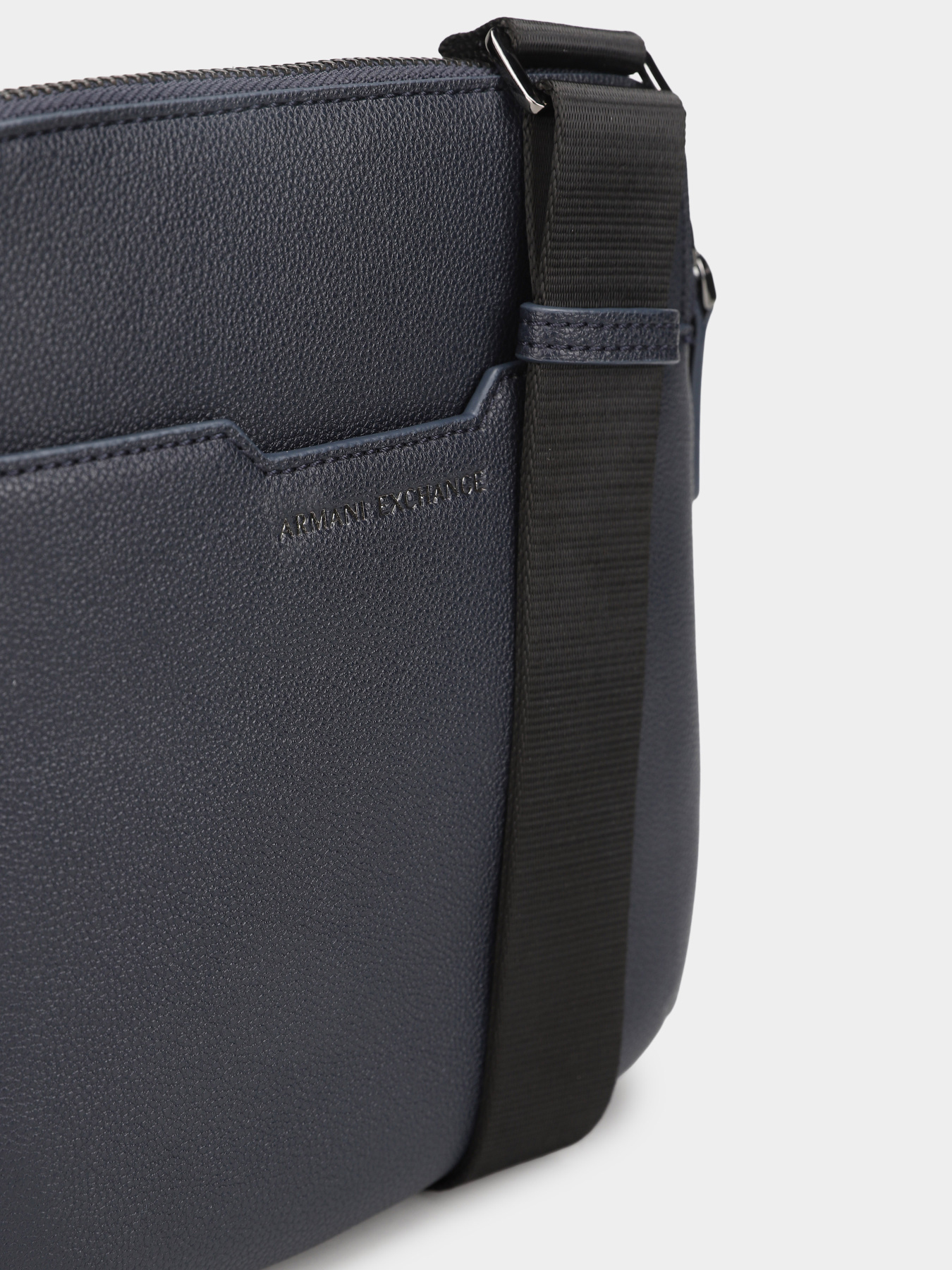 Мессенджер Armani Exchange модель XM002586-AF22651-UB101 Мессенджер Armani Exchange модель XM002586-AF22651-UB101 Фото