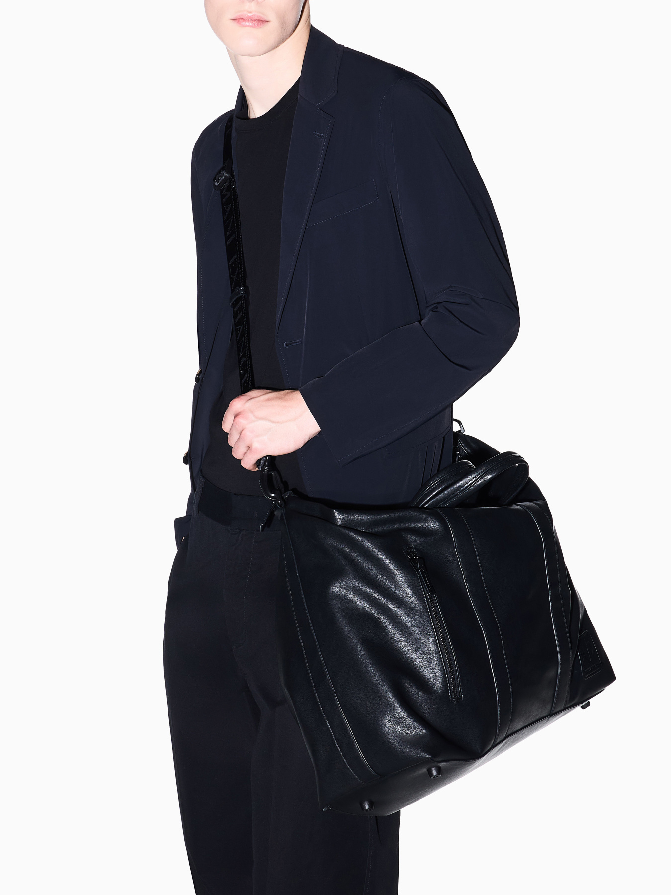 Дорожные сумки и чемоданы Armani Exchange модель XM002603-AF22653-MC105 Фото