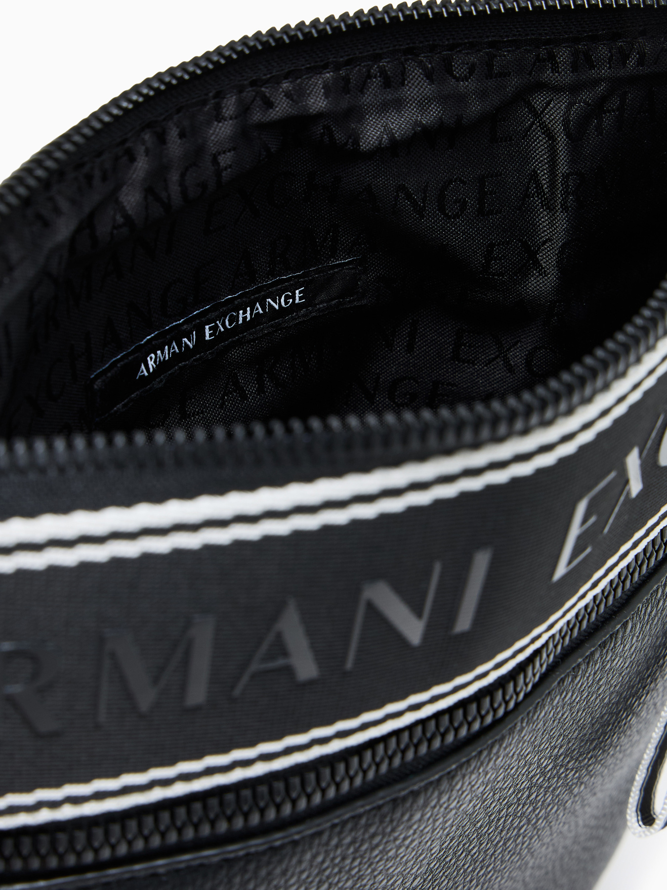 Сумки Armani Exchange модель XM002610-AF22662-UC001 Фото