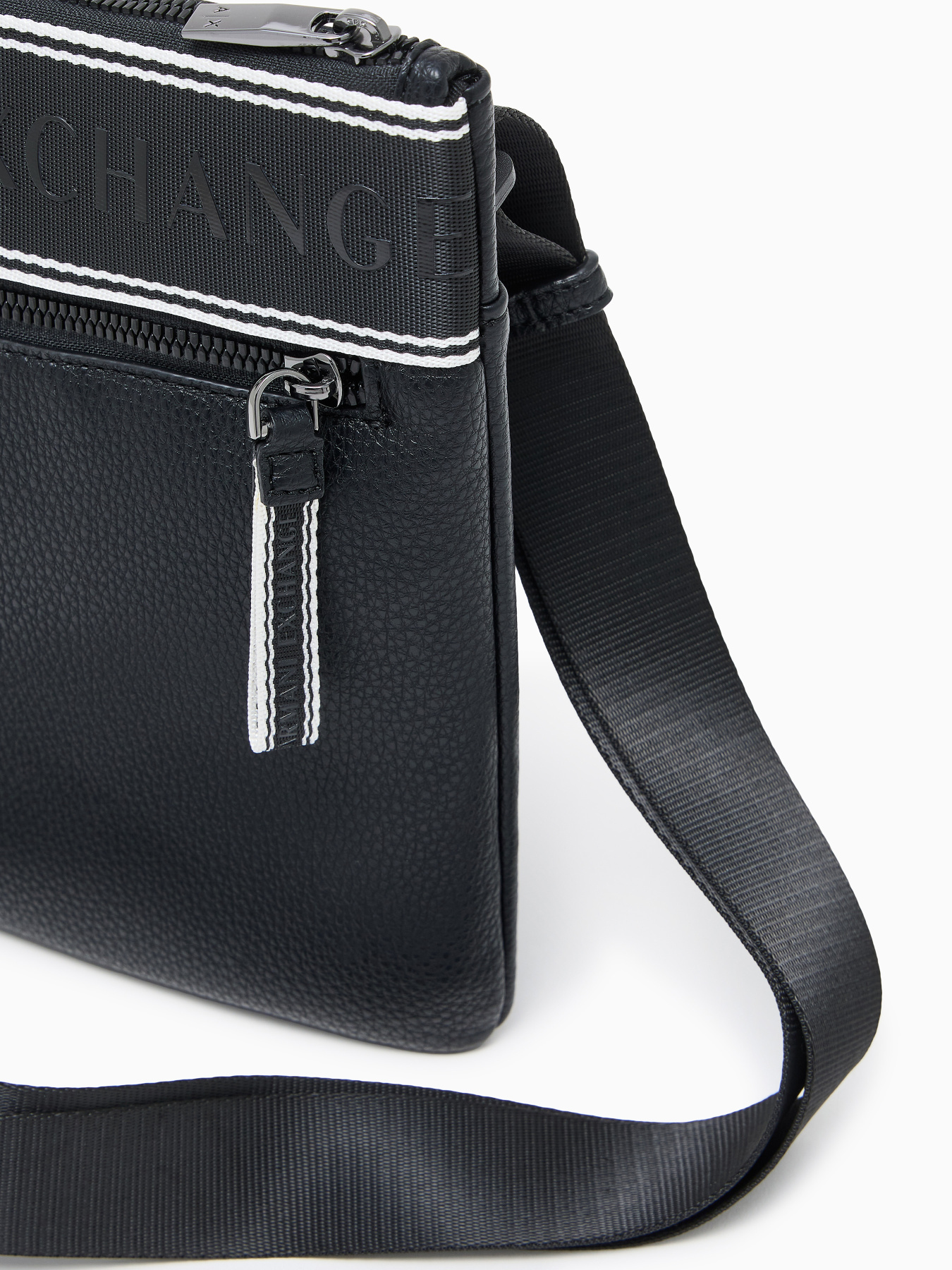 Сумки Armani Exchange модель XM002610-AF22662-UC001 Фото