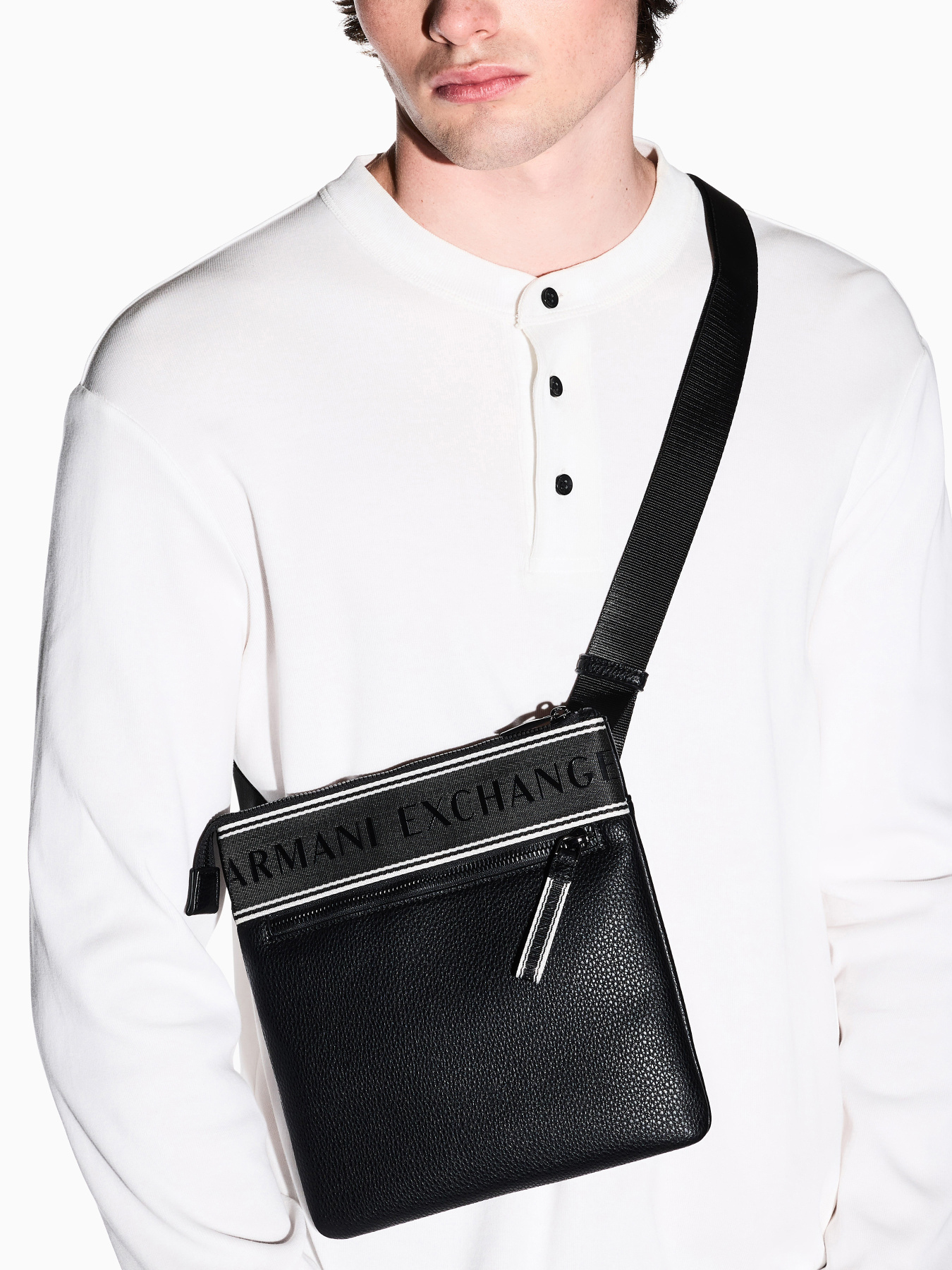 Сумки Armani Exchange модель XM002610-AF22662-UC001 Фото