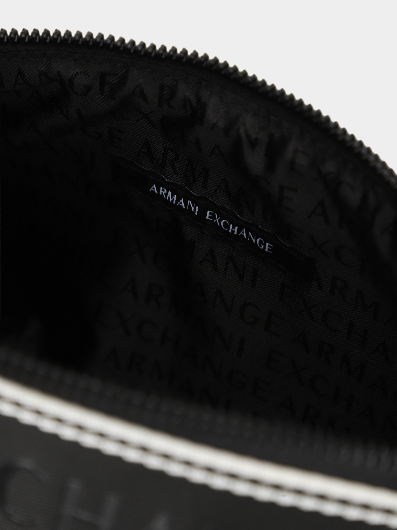 Сумки Armani Exchange модель XM002835-AF22662-UC001 Фото