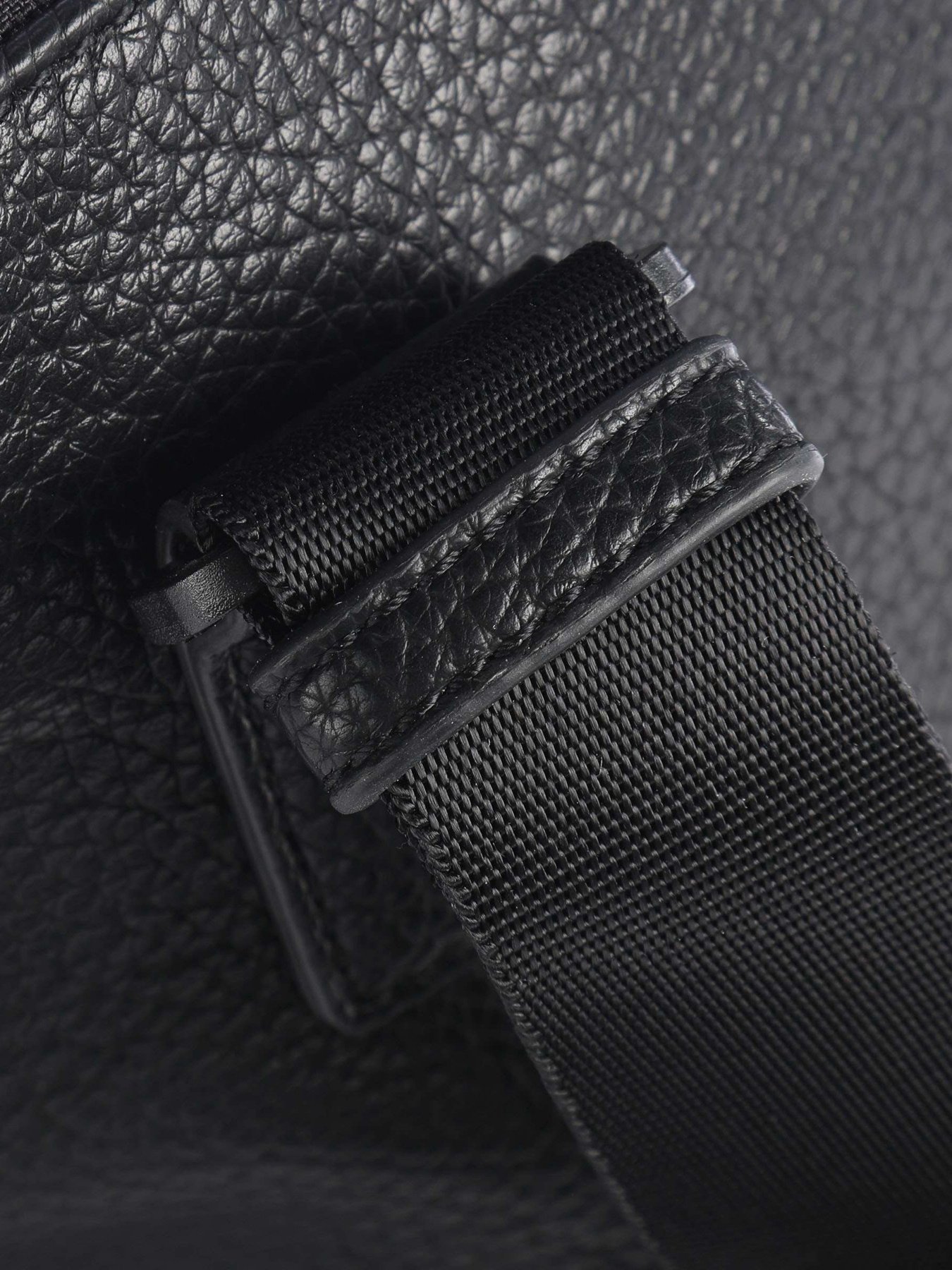 Мессенджер Armani Exchange модель 952334-1P008-00020 Фото