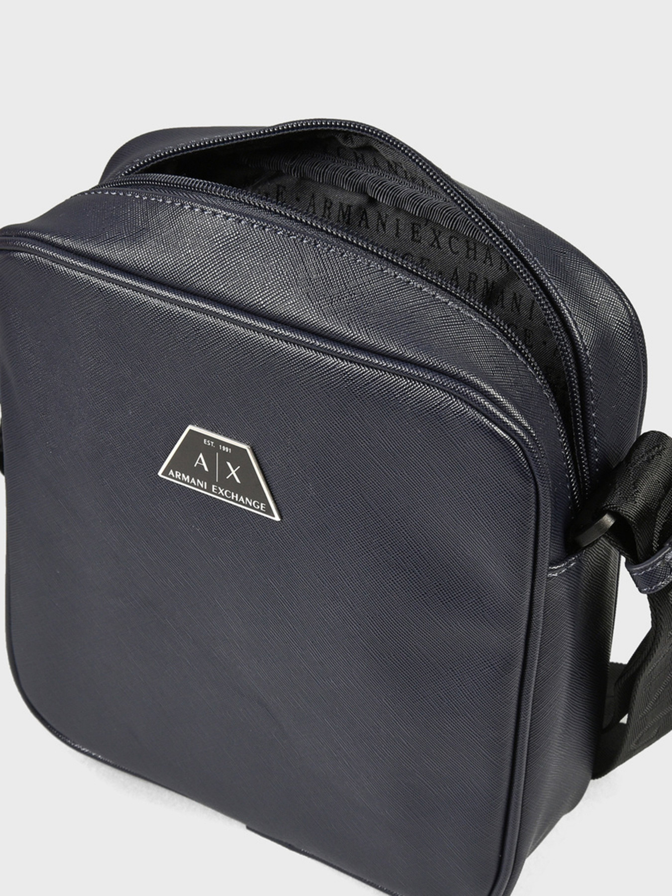 Мессенджер Armani Exchange модель 952138-CC523-37735 Фото