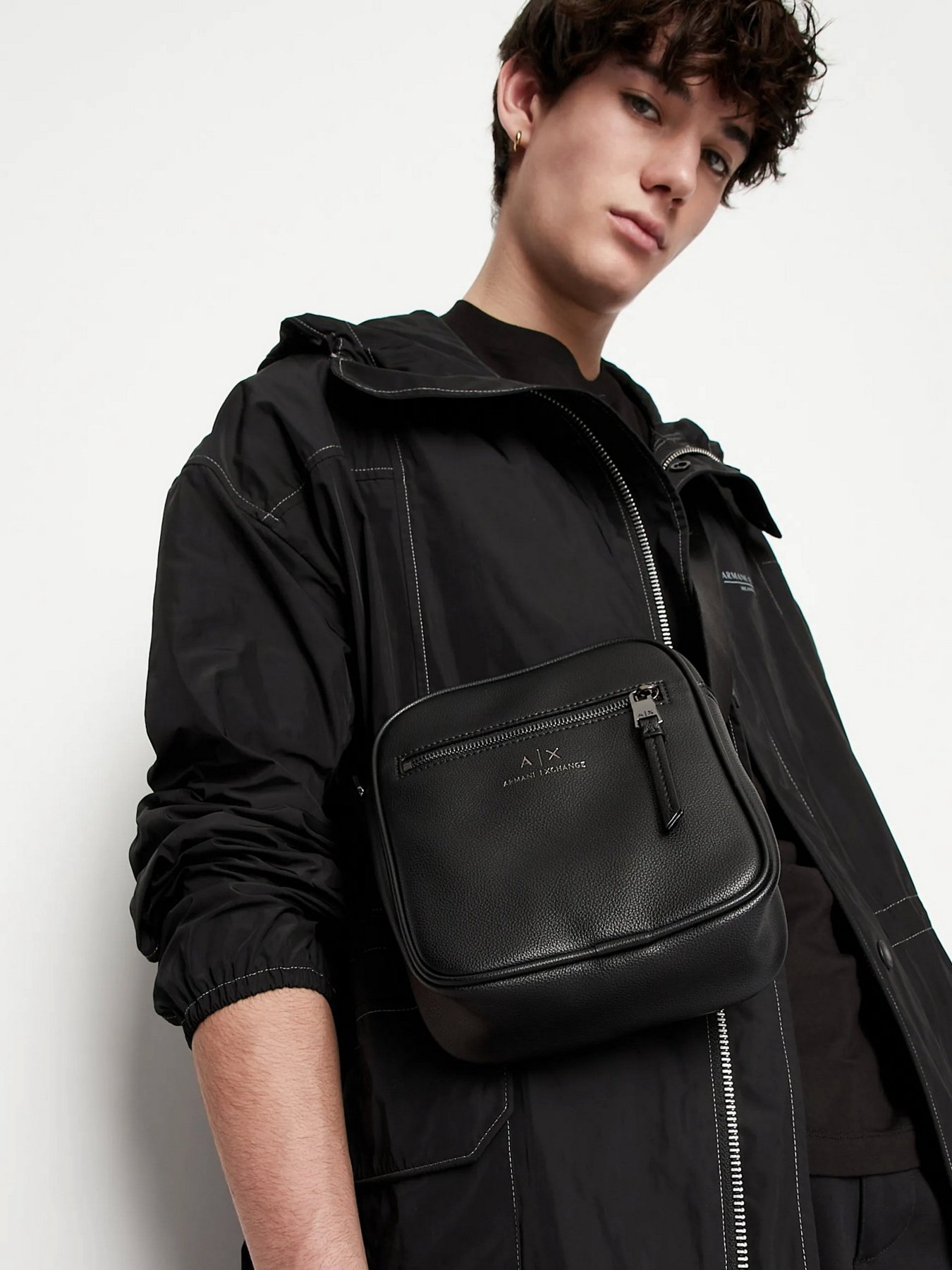 Мессенджер Armani Exchange модель 952388-CC830-00020 Фото