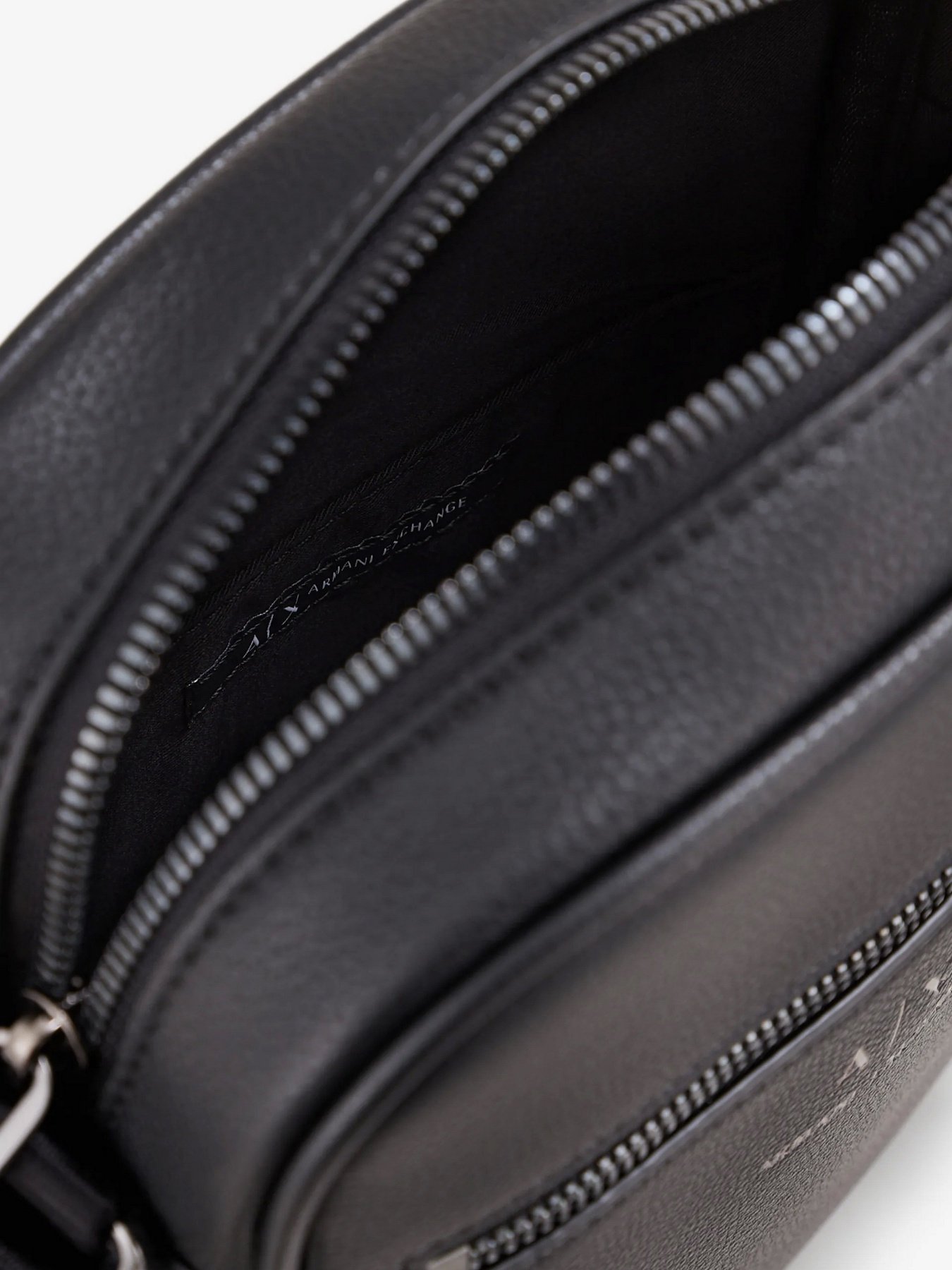 Мессенджер Armani Exchange модель 952388-CC830-00020 Фото