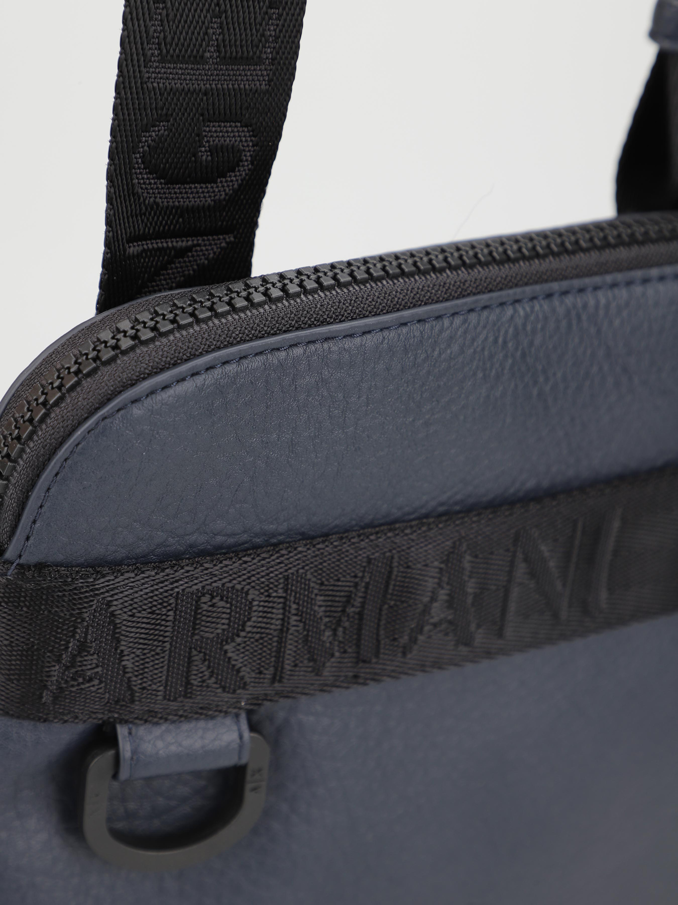 Сумка Armani Exchange модель 952636-4R839-00035 Фото
