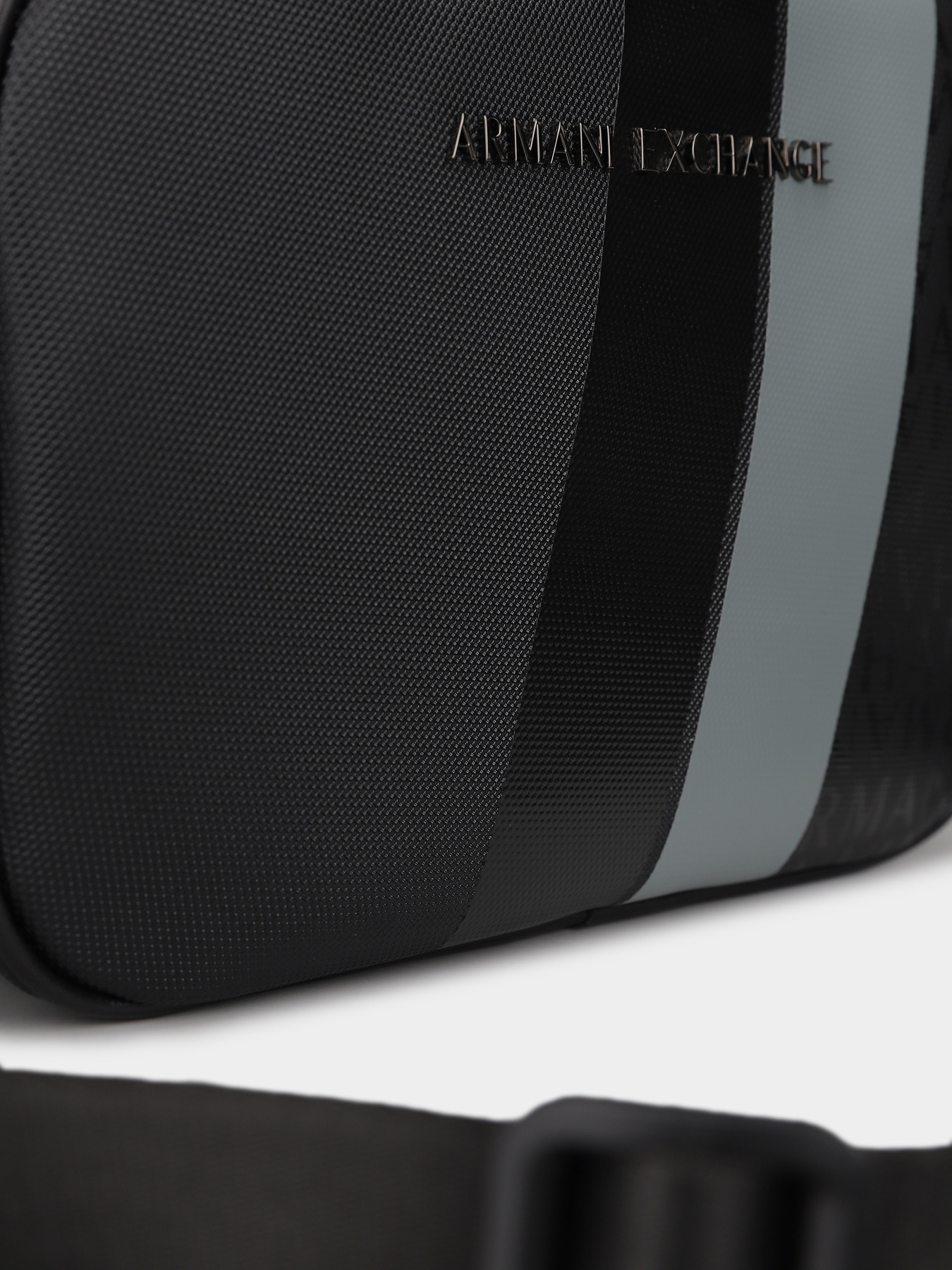 Кросс-боди Armani Exchange модель XM000163-AF11935-MC043 Фото