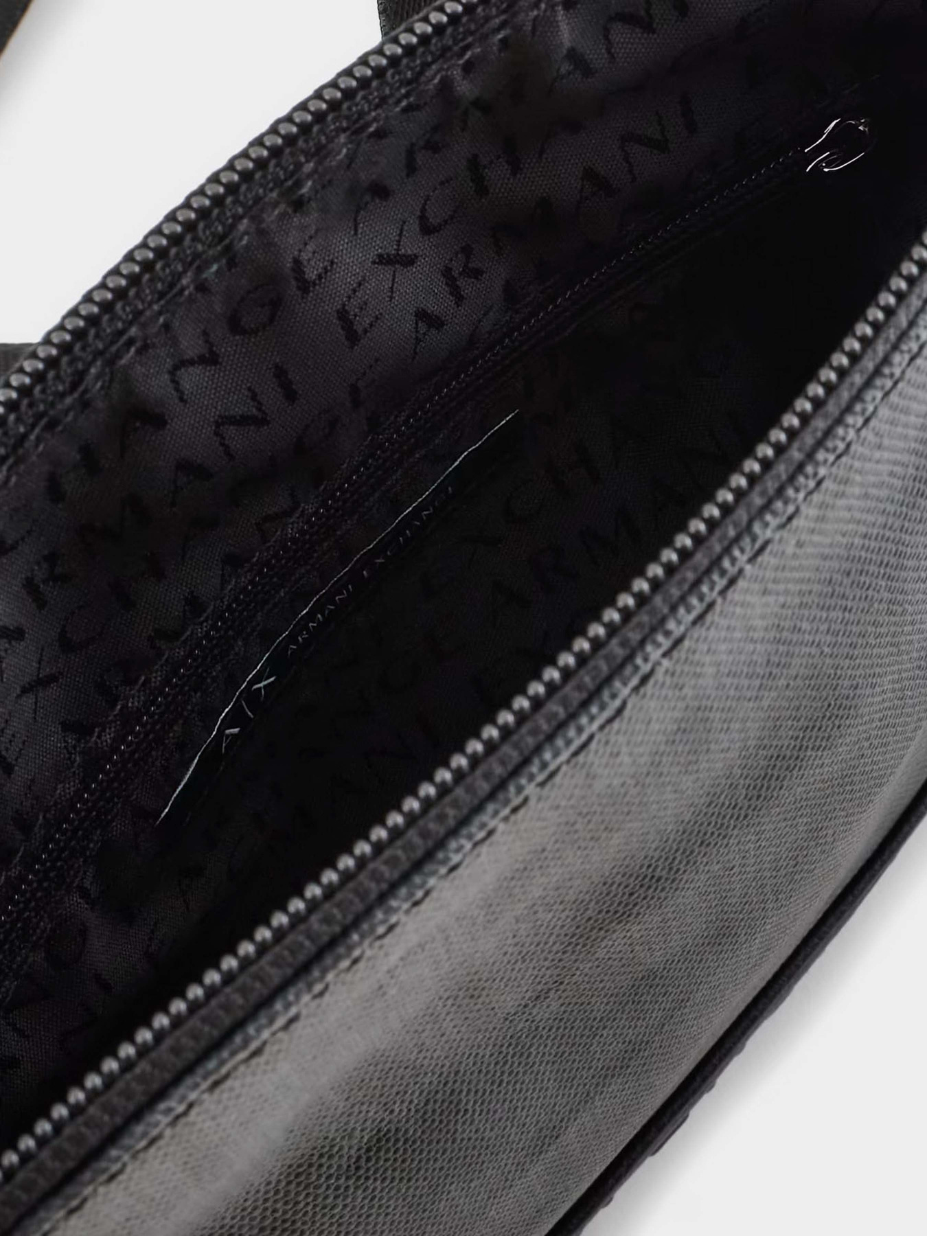 Мессенджер Armani Exchange модель 952718-4F865-21742 Мессенджер Armani Exchange модель 952718-4F865-21742 Фото