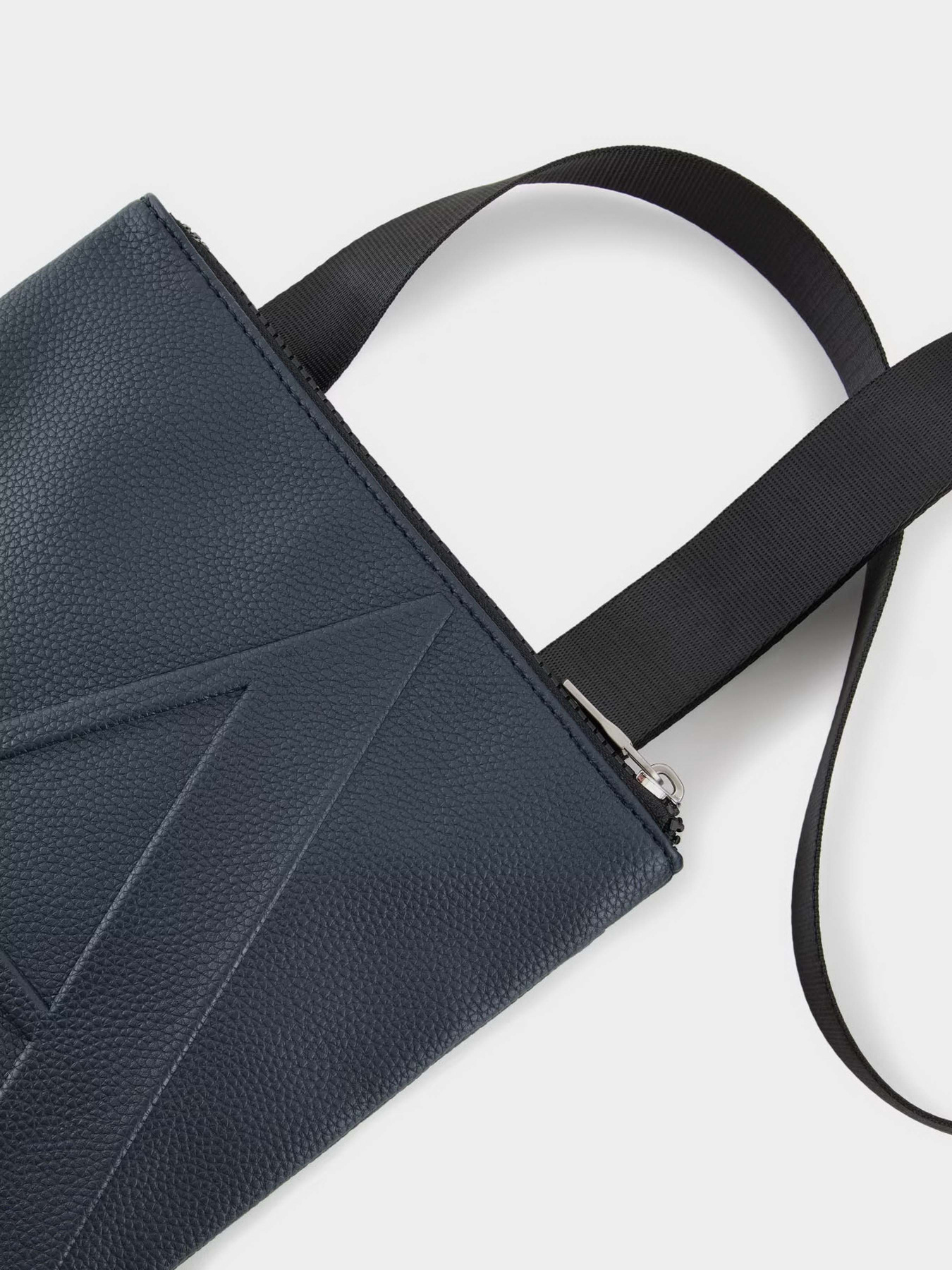 Мессенджер Armani Exchange модель 952722-4F874-00035 Фото