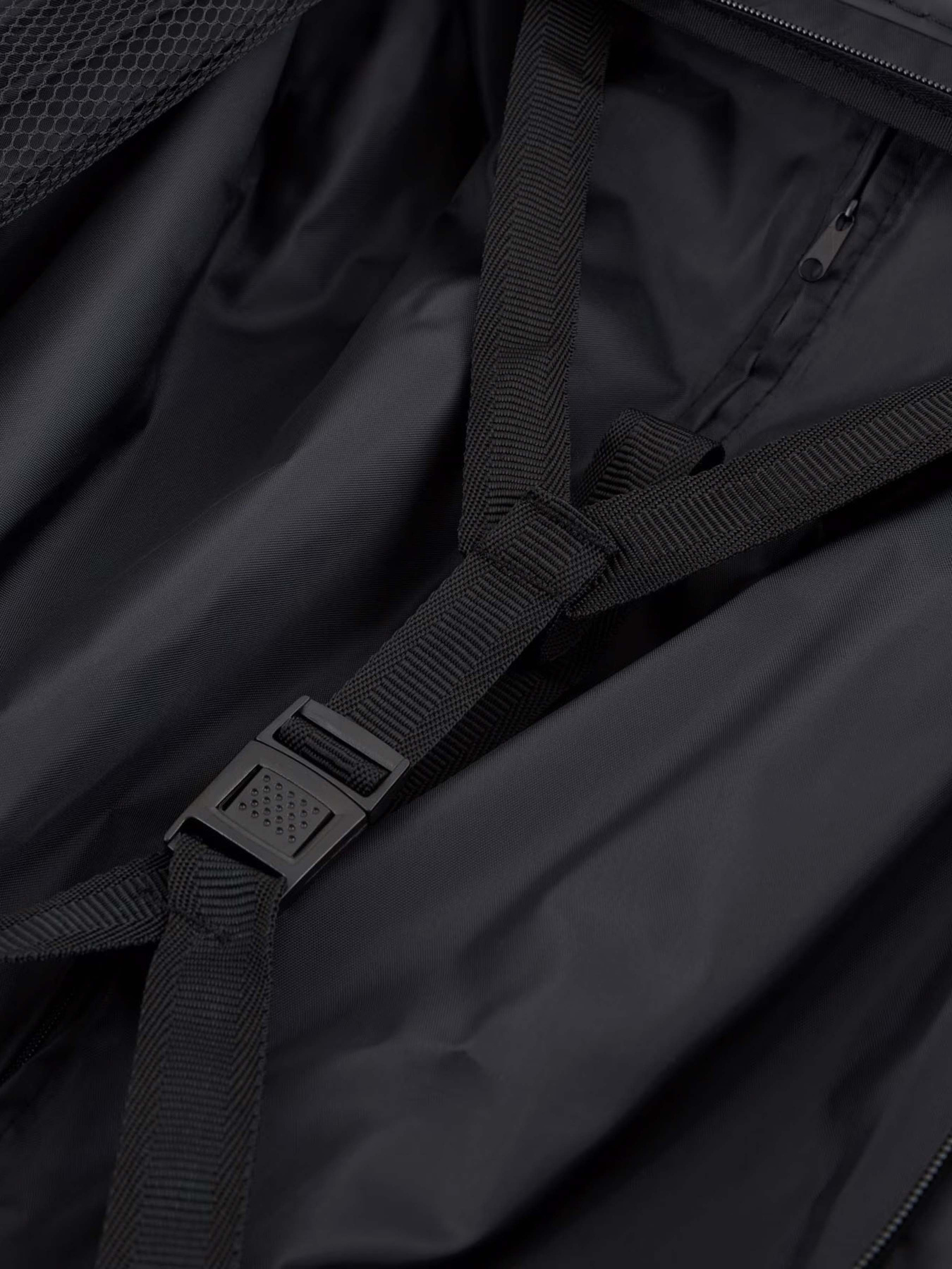 Чемодан Armani Exchange модель XM000899-AF13793-UC001 Фото