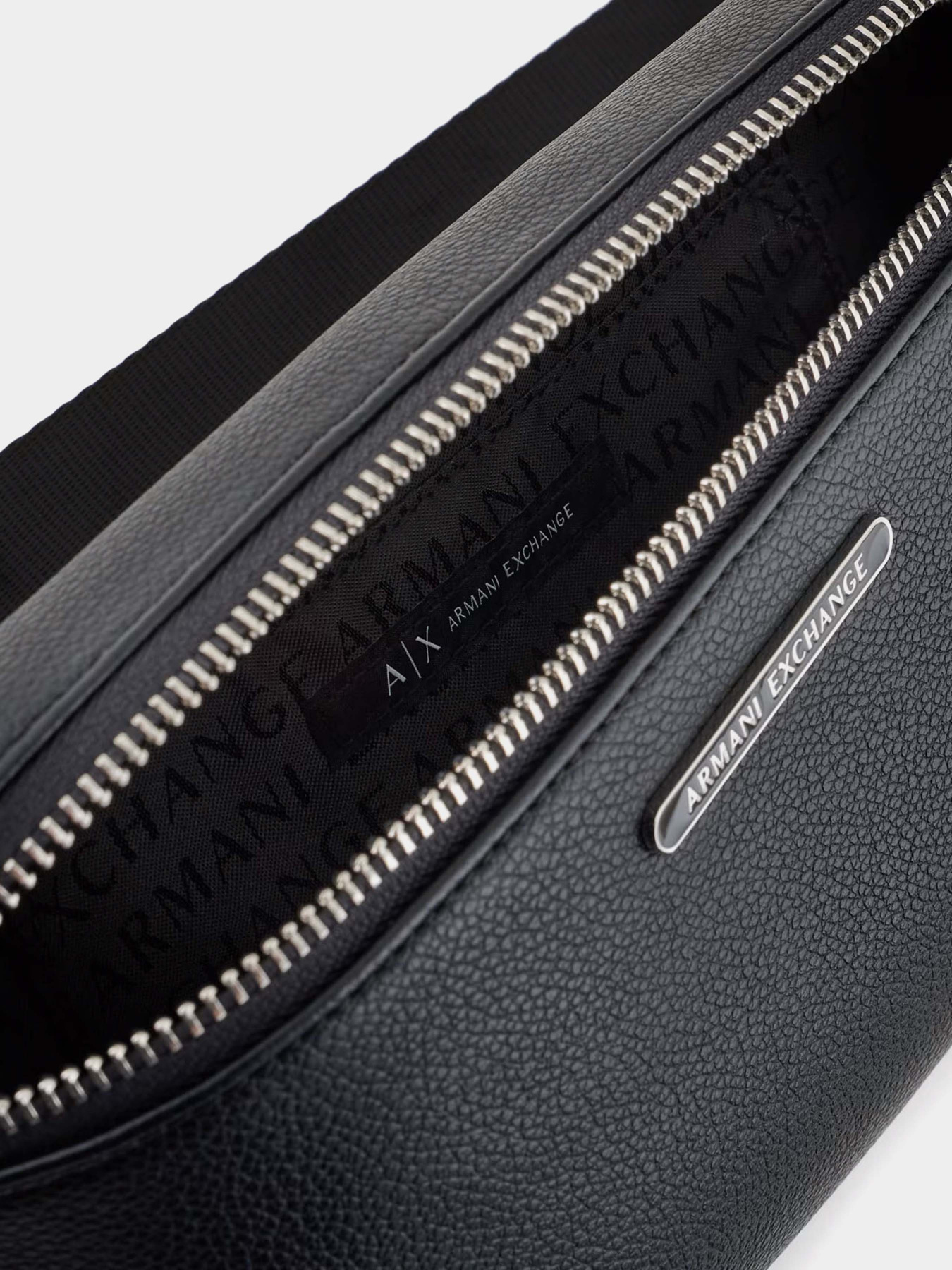 Поясная сумка Armani Exchange модель XM000848-AF12134-UC001 Фото