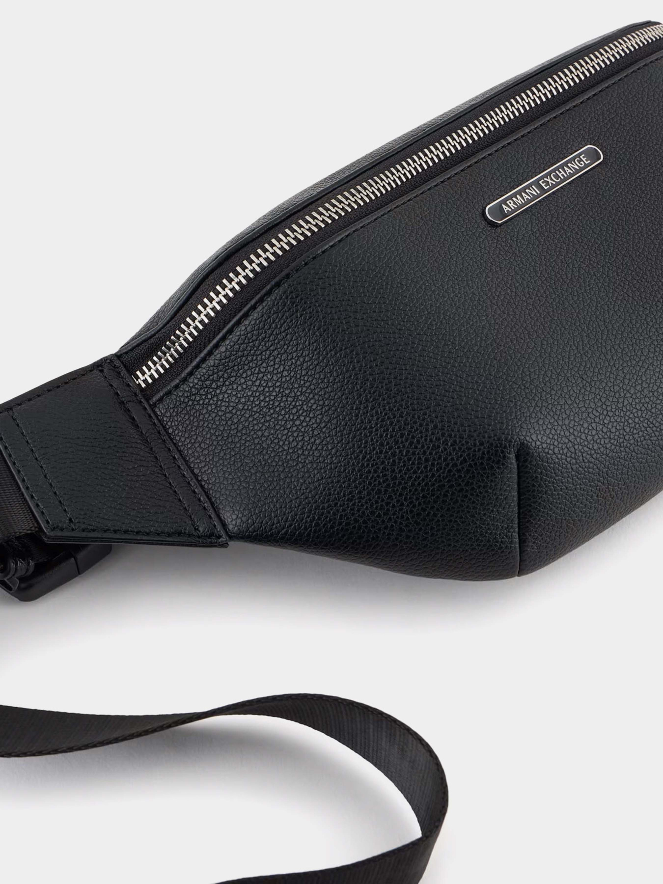 Поясная сумка Armani Exchange модель XM000848-AF12134-UC001 Фото