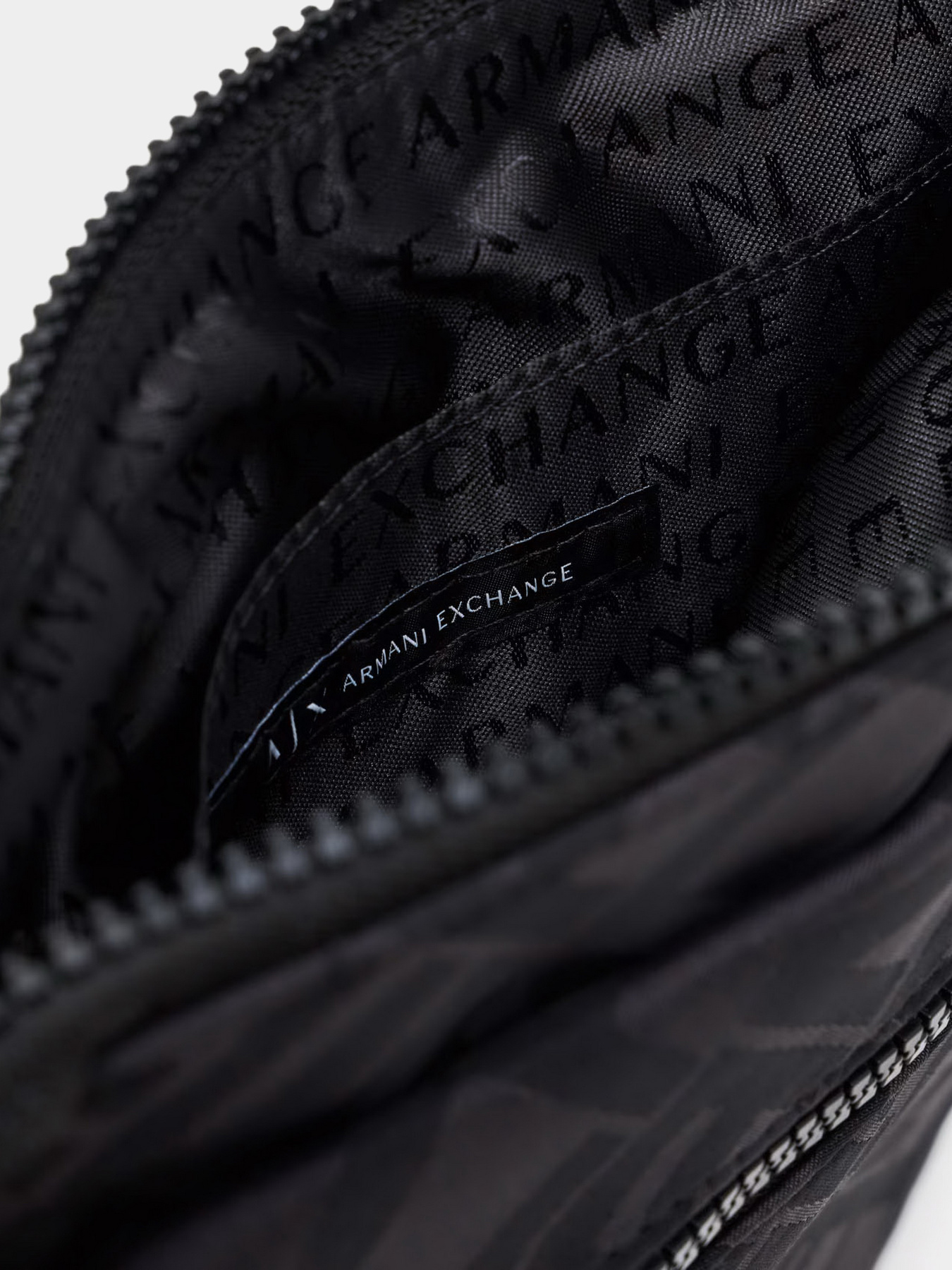 Сумка Armani Exchange модель XM000854-AF13926-FC013 Фото