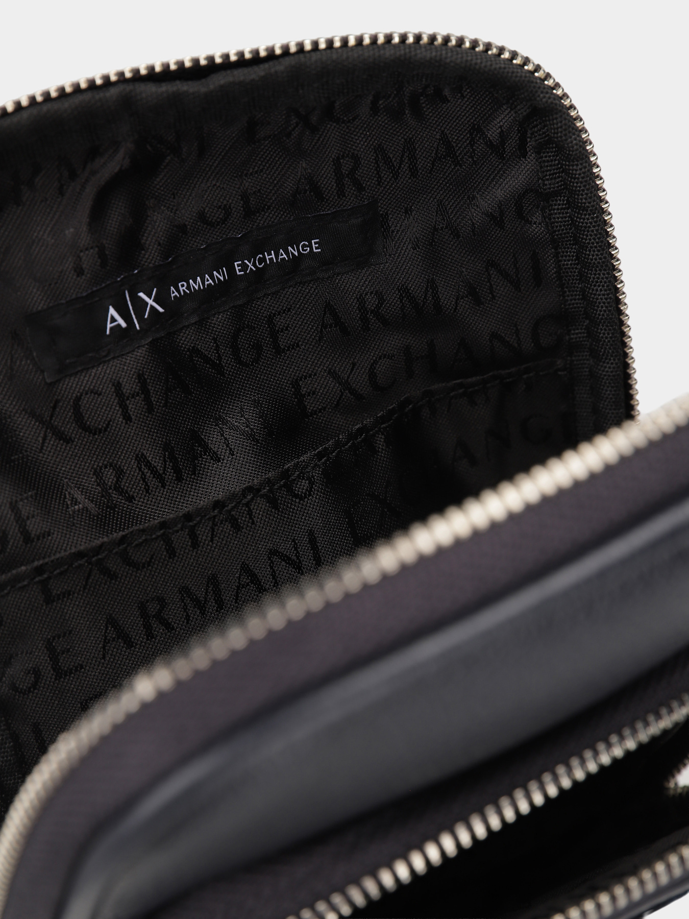 Мессенджер Armani Exchange модель XM001258-AF12134-UB101 Фото