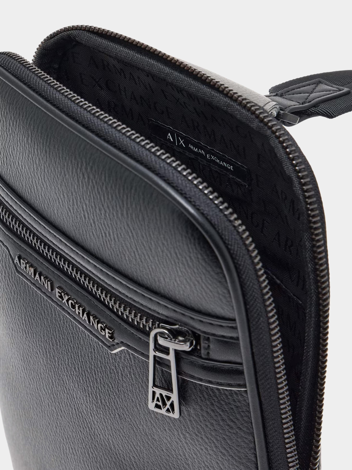 Сумка Armani Exchange модель XM001602-AF17205-MC105 Фото