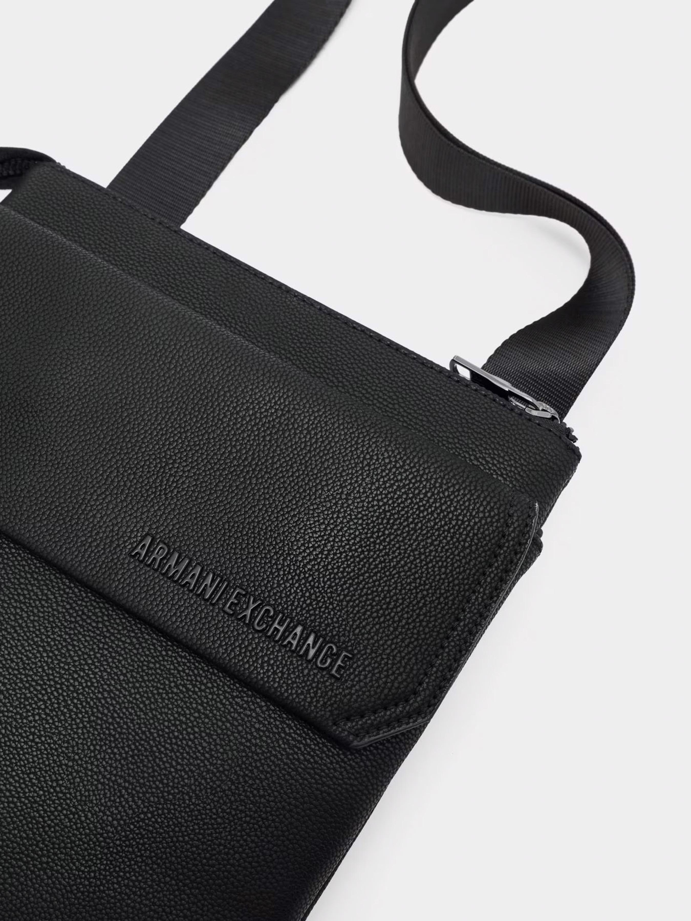 Сумка Armani Exchange модель XM001598-AF17090-UC001 Фото