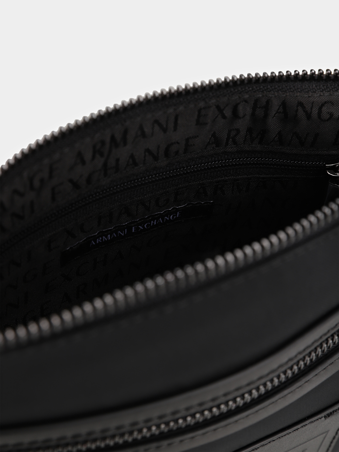 Сумка Armani Exchange модель XM001668-AF17306-MC105 Фото