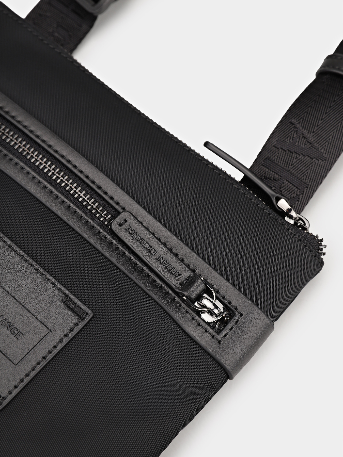 Сумка Armani Exchange модель XM001668-AF17306-MC105 Фото