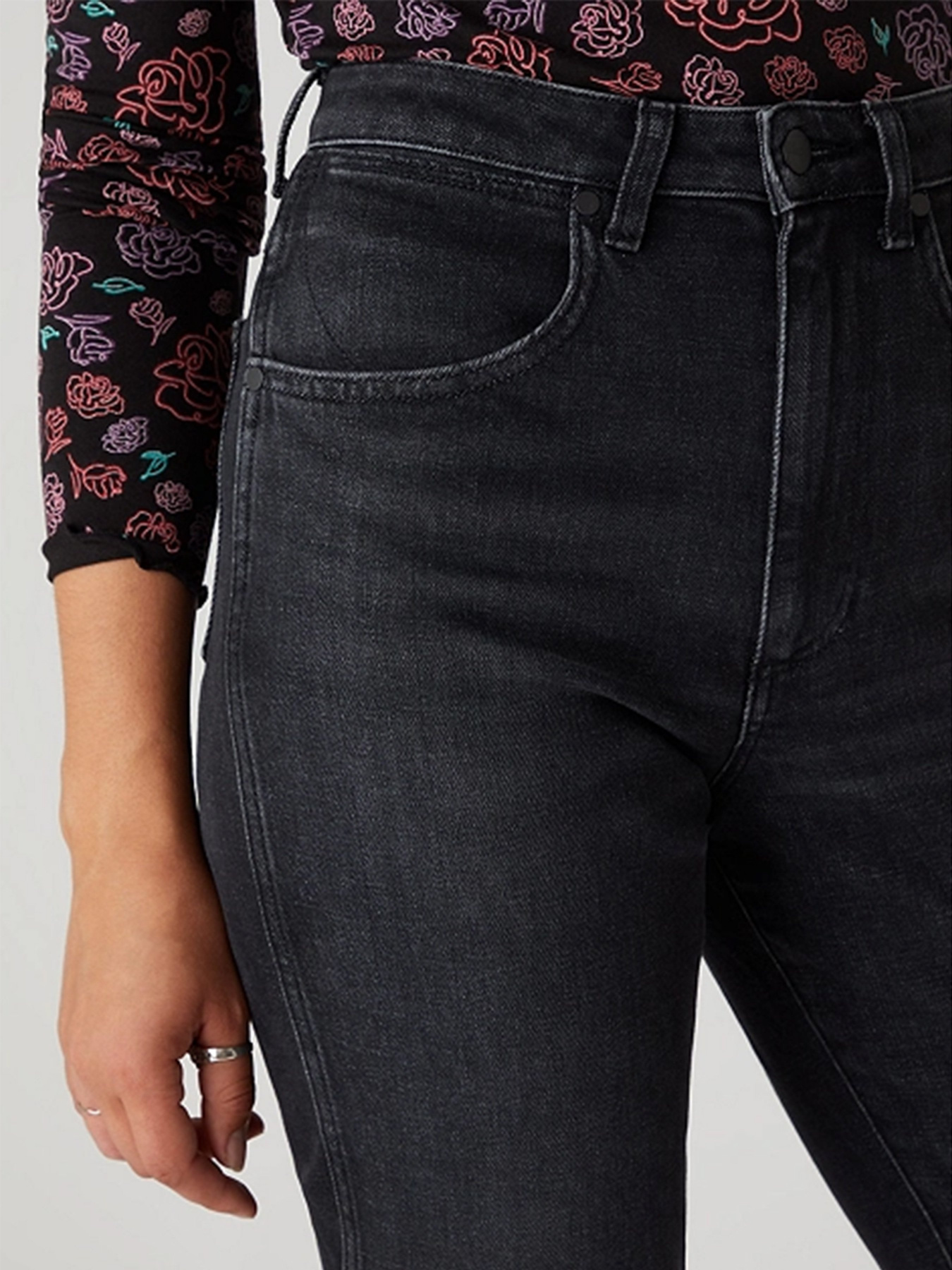 Джинсы Wrangler Mom модель W246KO96B_32 Фото