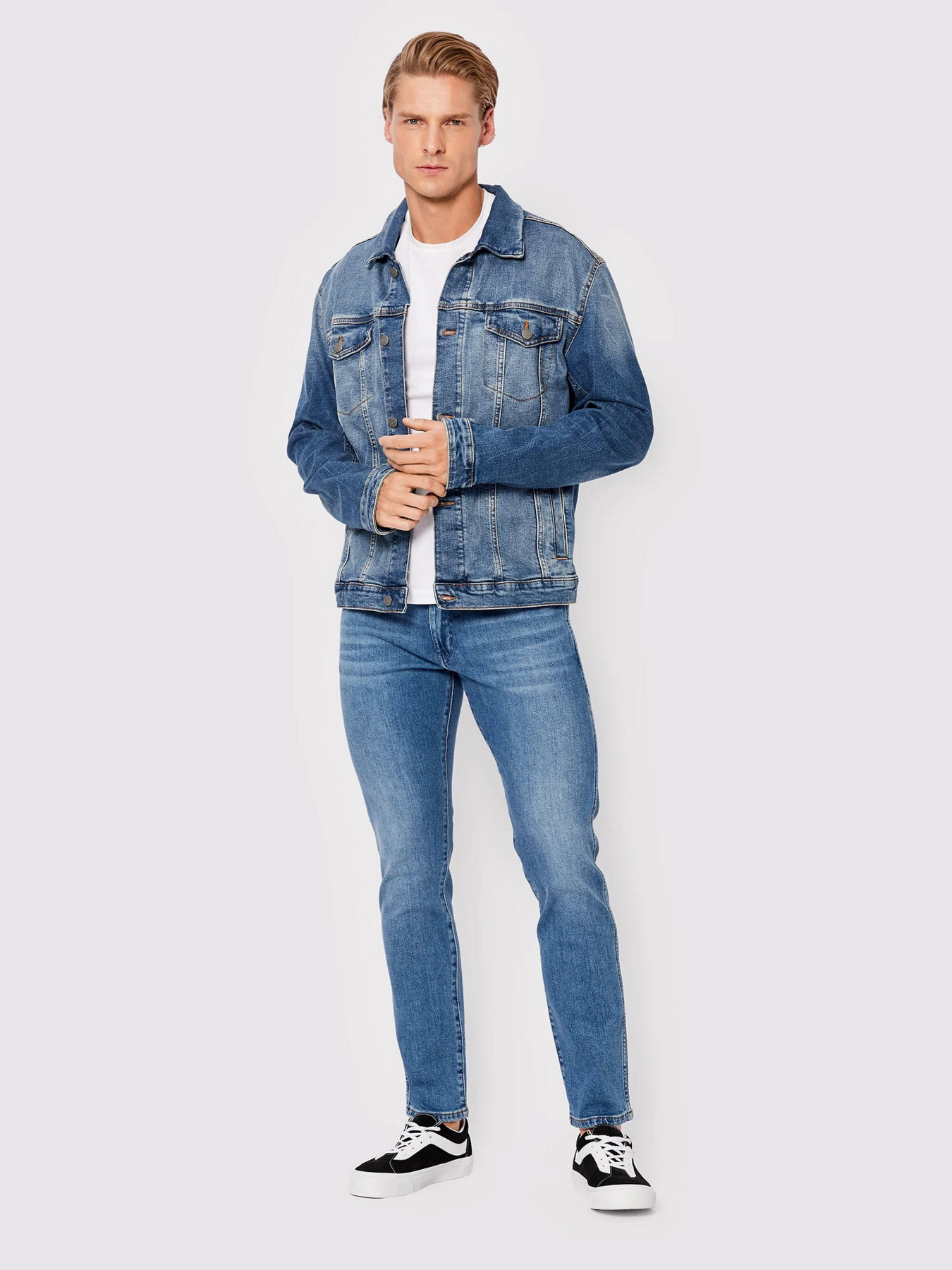 Прямі джинси Wrangler модель W18SJX21Y32_32 Фото