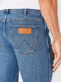 Прямі джинси Wrangler модель W18SJX21Y32_32 Фото
