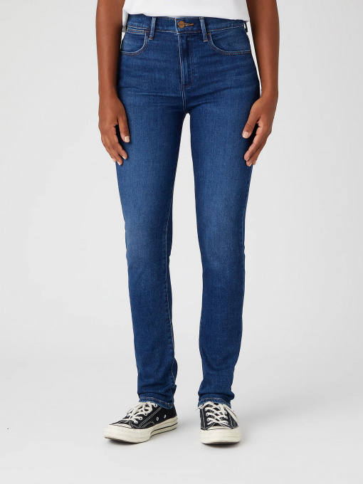 Прямые джинсы Wrangler Slim Authentic Love модель W26LZM23Z32_32 Фото