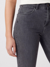 Прямые джинсы Wrangler Straight Driveway модель W26R95W1132_32 Фото