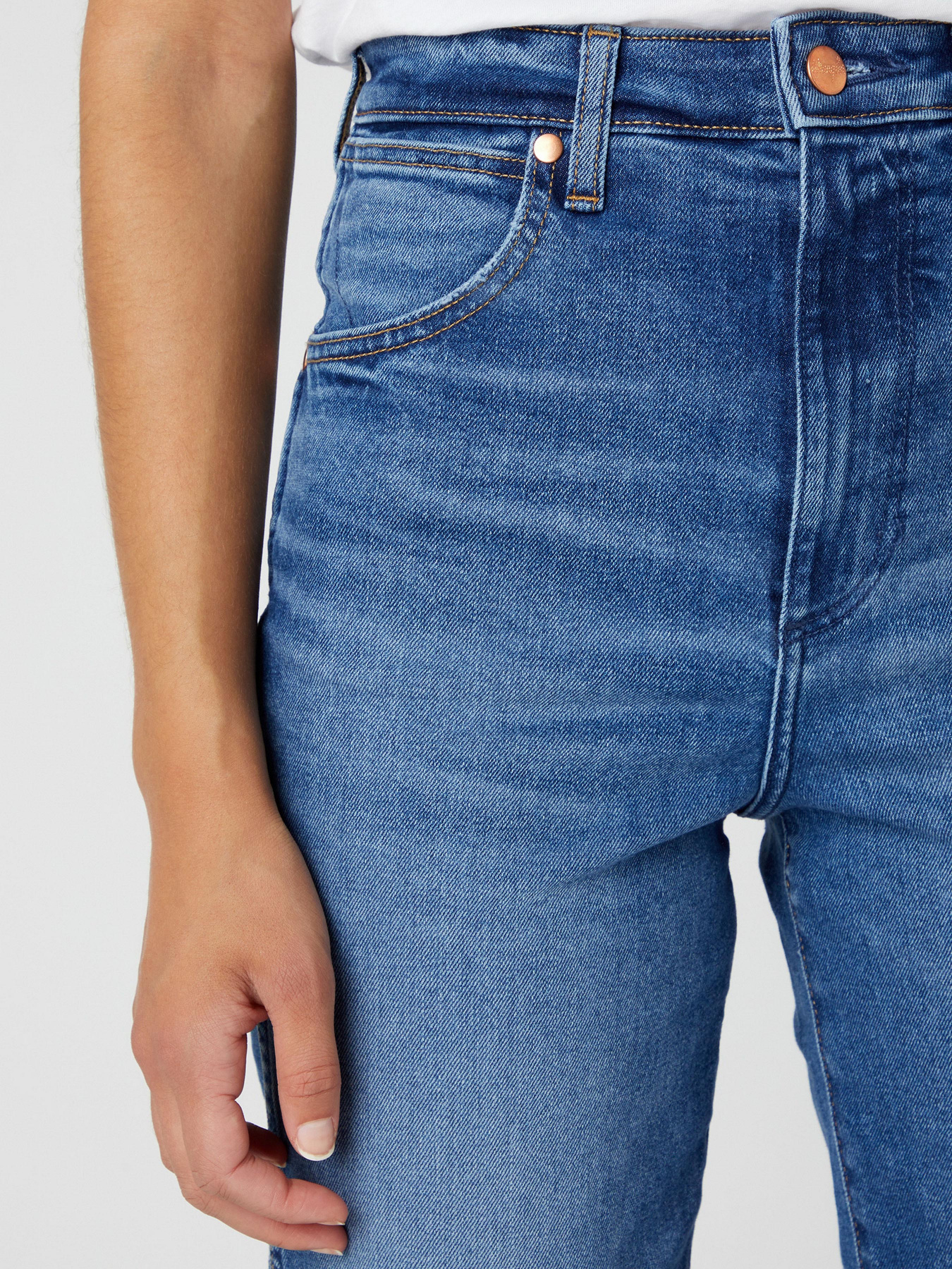 Джинсы мом Wrangler Mom Straight модель W27MYLZ71_32 Фото