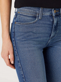 Прямые джинсы Wrangler Slim модель W26LTX386 Прямые джинсы Wrangler Slim модель W26LTX386 Фото