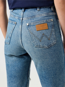 Джинсы мом Wrangler Mom Straight модель 112343582 Фото