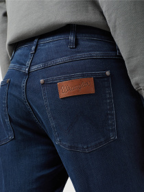 Прямые джинсы Wrangler Greensboro модель 112350742 Фото