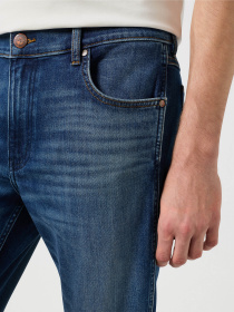 Прямые джинсы Wrangler Greensboro модель 112350838 Фото