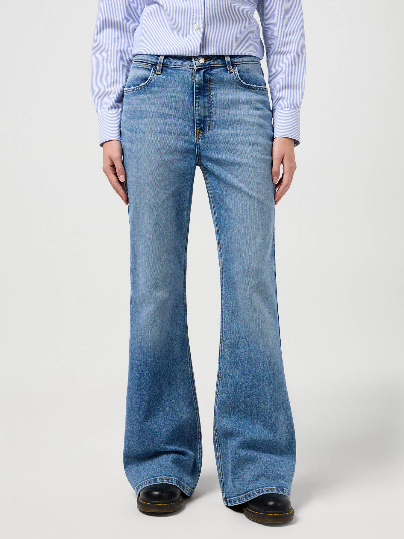 Расклешенные джинсы Wrangler Fierce Flare модель 112351971 Фото