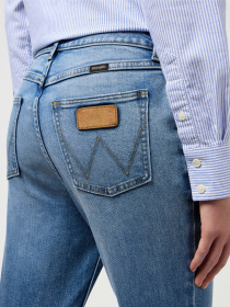 Расклешенные джинсы Wrangler Fierce Flare модель 112351971 Фото