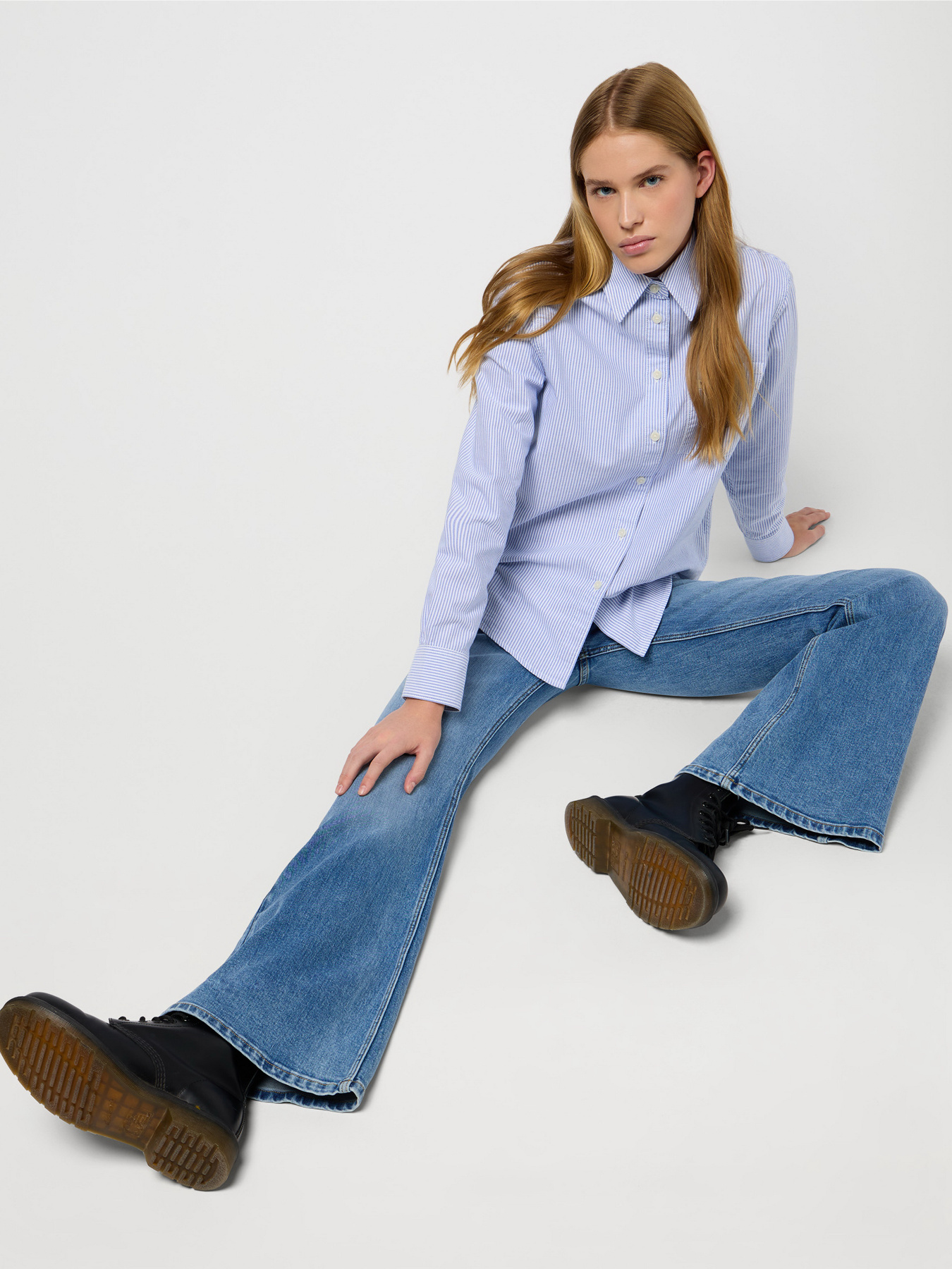 Джинси кльош Wrangler Fierce Flare модель 112351971 Джинси кльош Wrangler Fierce Flare модель 112351971 Фото