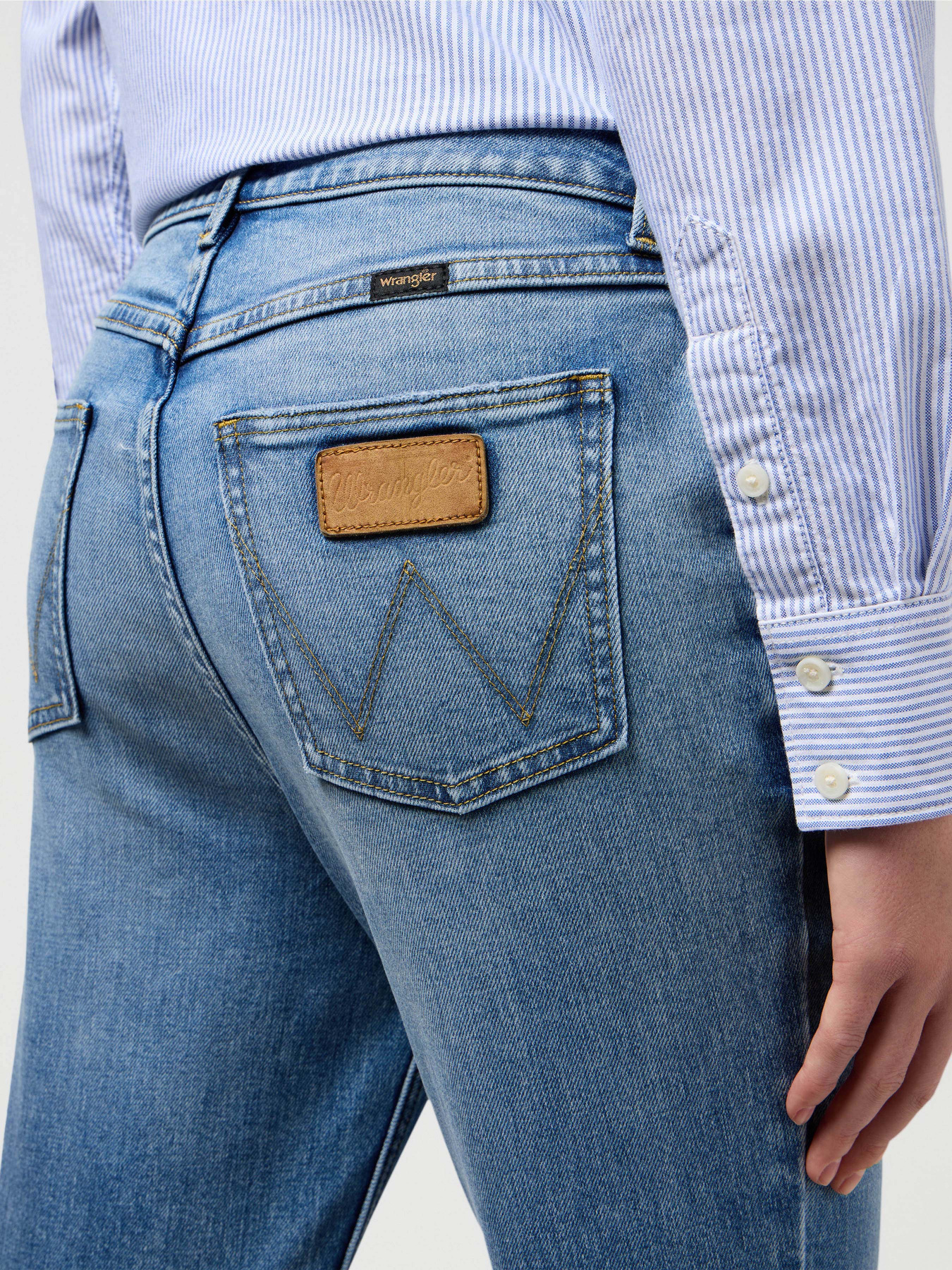 Джинси кльош Wrangler Fierce Flare модель 112351971 Джинси кльош Wrangler Fierce Flare модель 112351971 Фото