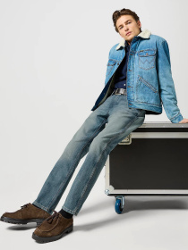 Прямые джинсы Wrangler модель 112357417 Прямые джинсы Wrangler модель 112357417 Фото