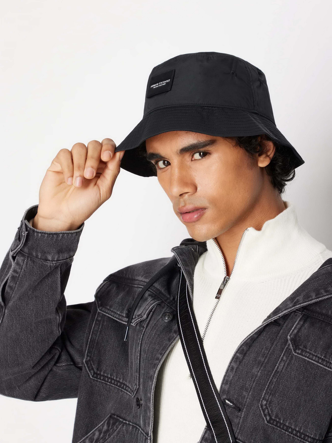 Панама Armani Exchange модель 954705-3F118-00020 Фото