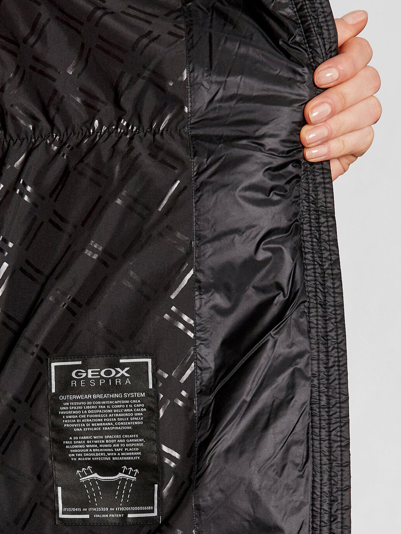 Плащ Geox ADRYA модель W1426W-T2566-F9000 Плащ Geox ADRYA модель W1426W-T2566-F9000 Фото