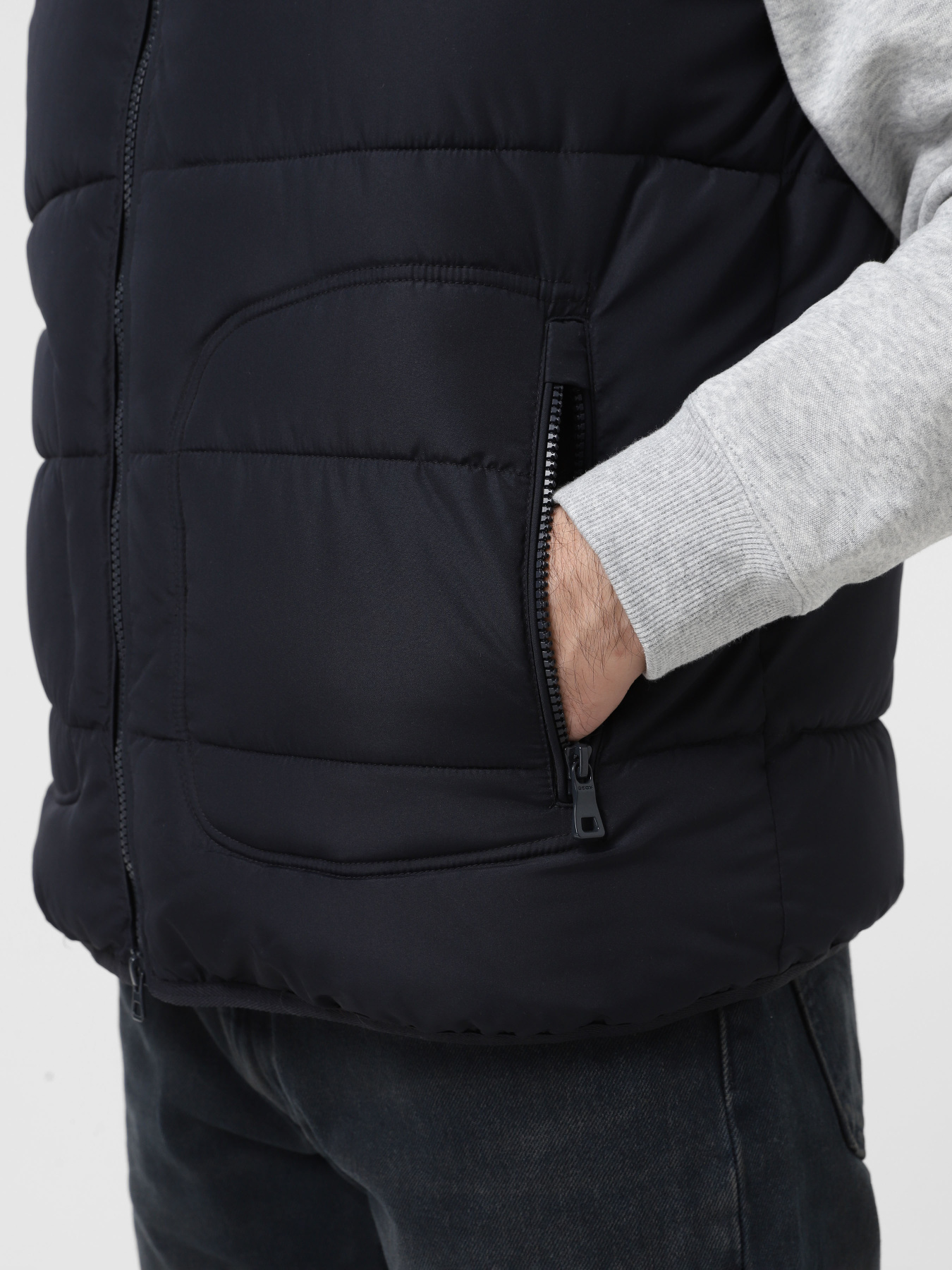 Жилет с утеплителем Geox Magnete модель M4628P-T3144-F1624 Фото