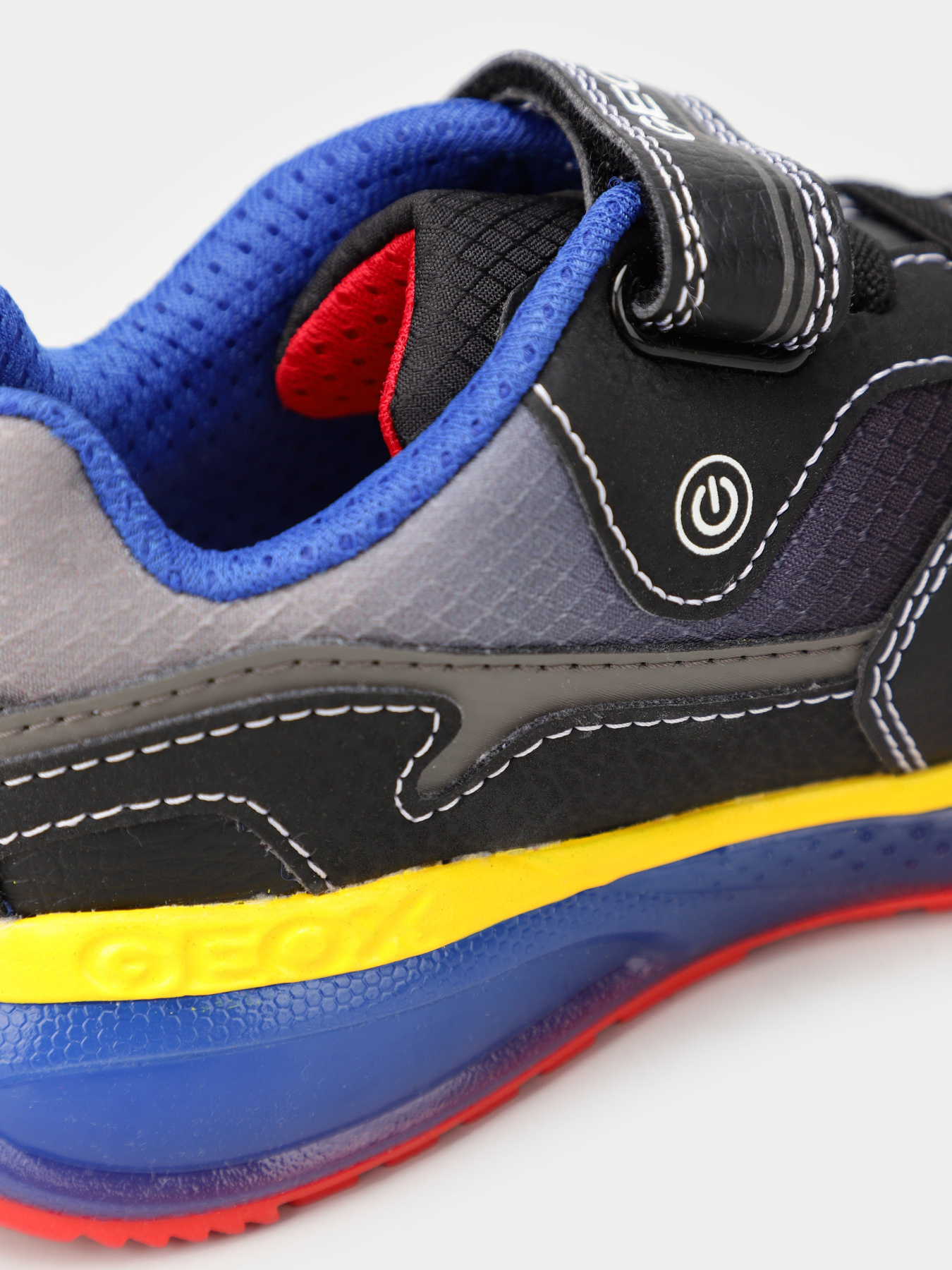 Кроссовки Geox Bayonyc модель J16FEA-0CEFU-C9240 Фото