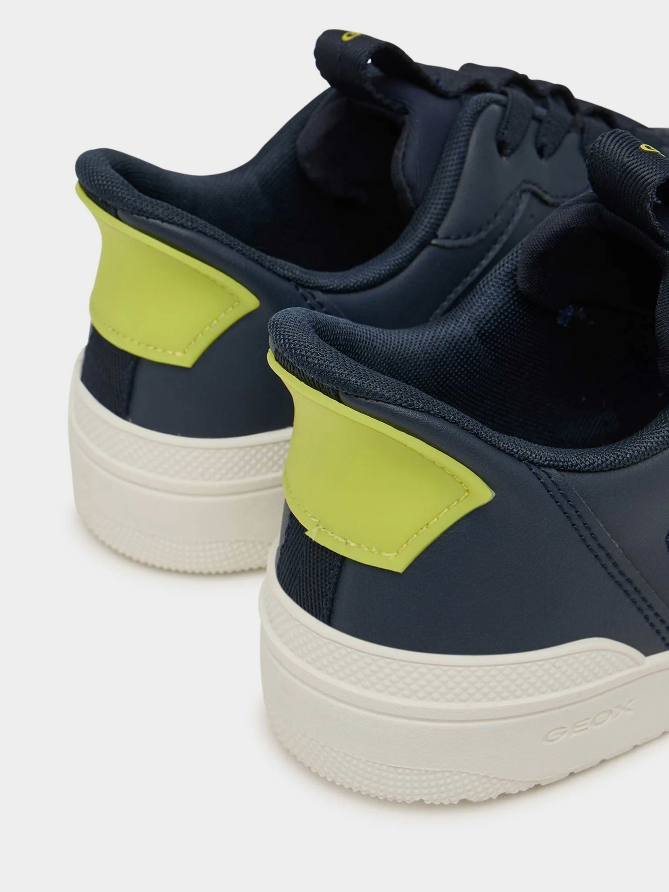 Geox J65NRA-05415-C0749 модель J65NRA-05415-C0749 Фото