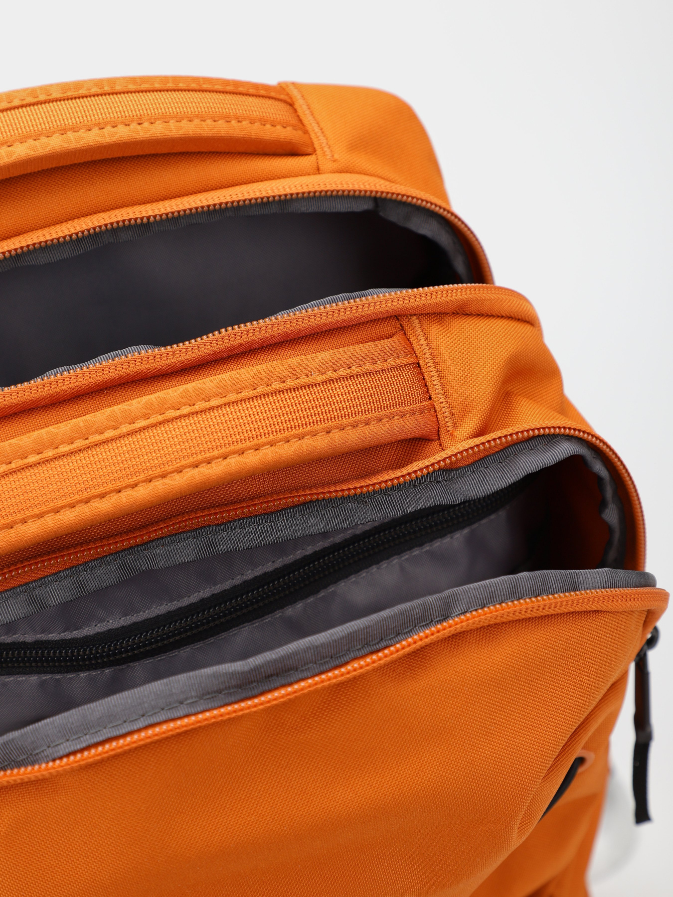 Рюкзаки The North Face JESTER модель NF0A3VXF8141 Рюкзаки The North Face JESTER модель NF0A3VXF8141 Фото