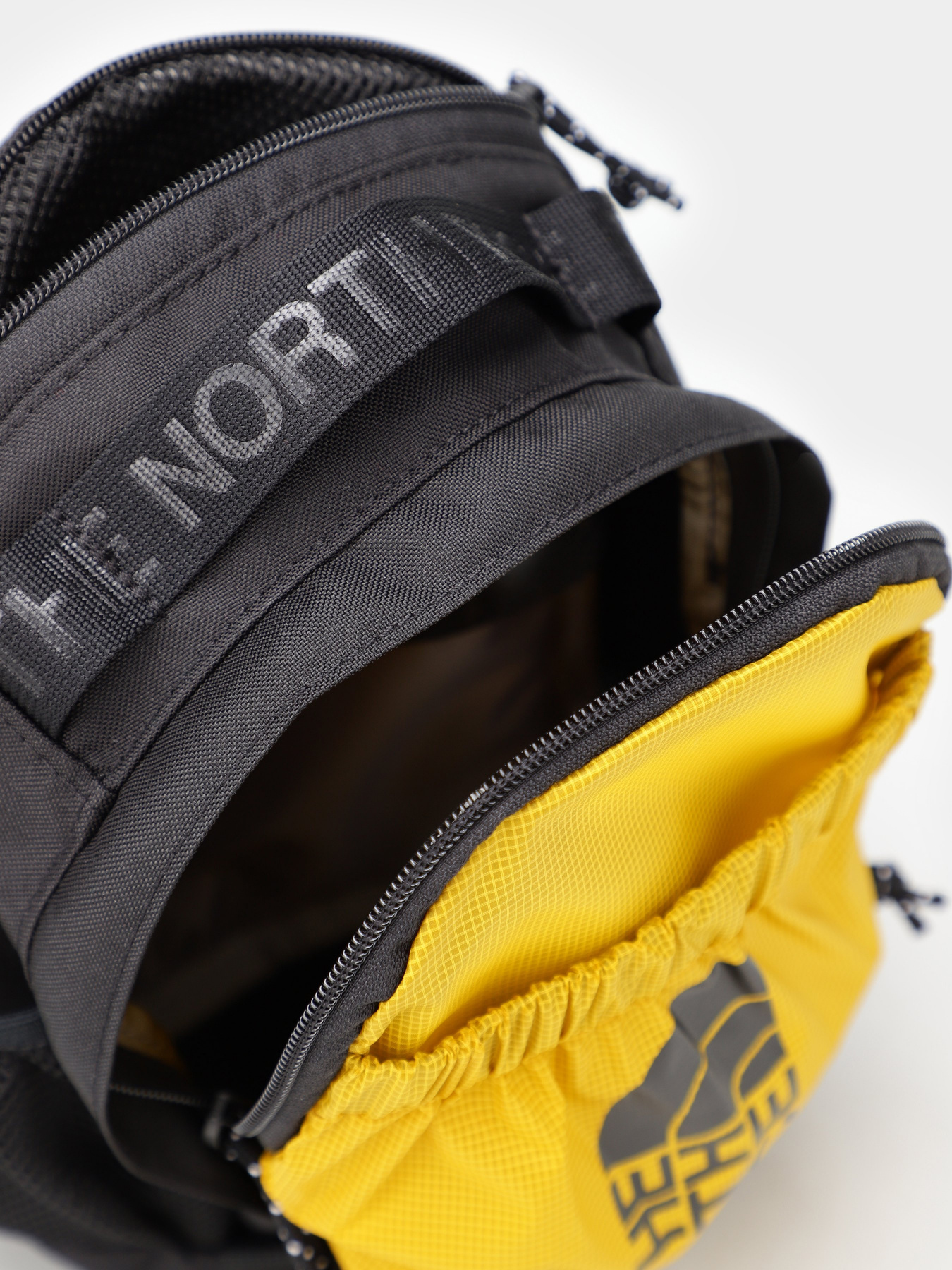 Рюкзаки The North Face Bozer Mini модель NF0A52VR81U1 Фото