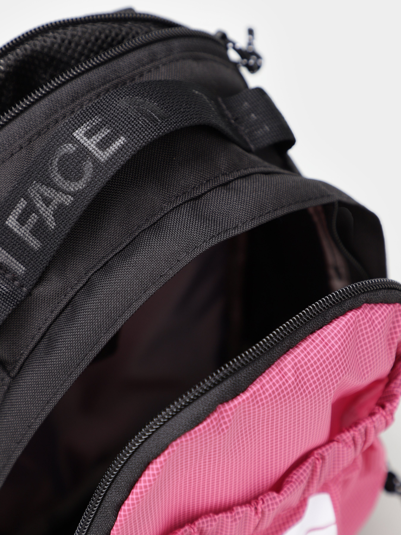 Рюкзаки The North Face Bozer Mini модель NF0A52VR83A1 Рюкзаки The North Face Bozer Mini модель NF0A52VR83A1 Фото