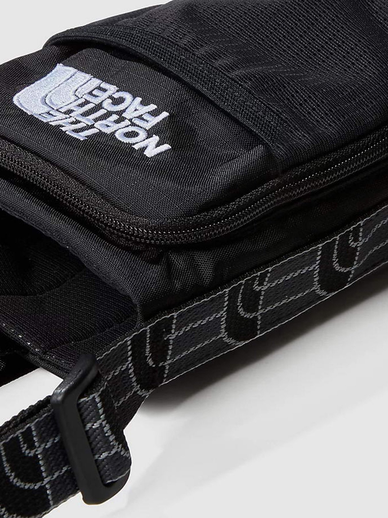 Мессенджер The North Face Borealis модель NF0A81DQKX71 Мессенджер The North Face Borealis модель NF0A81DQKX71 Фото