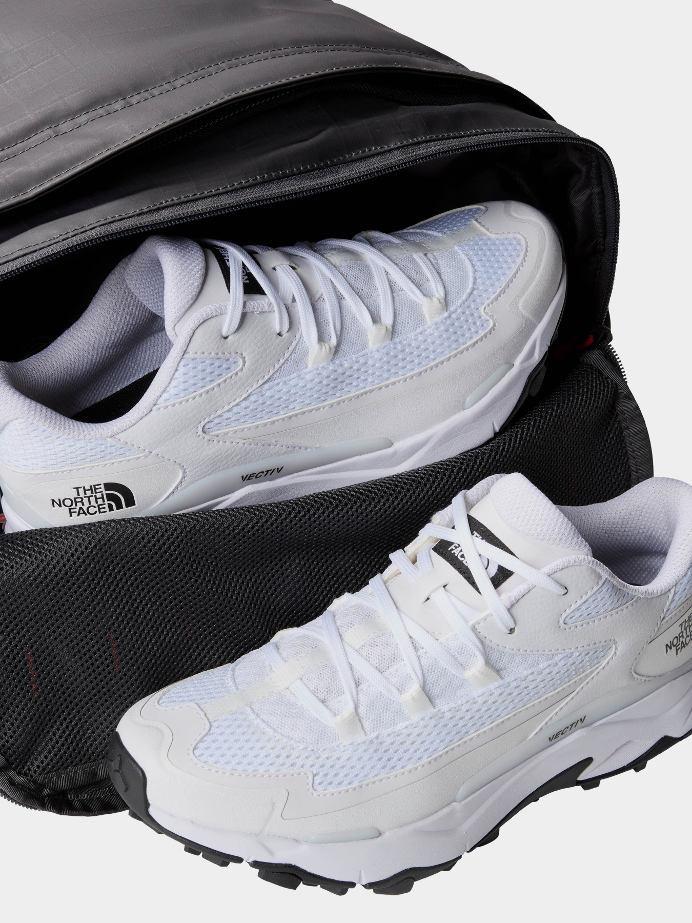 Сумка The North Face Base Camp Voyager Duffel 62l модель NF0A52S3QN21 Фото