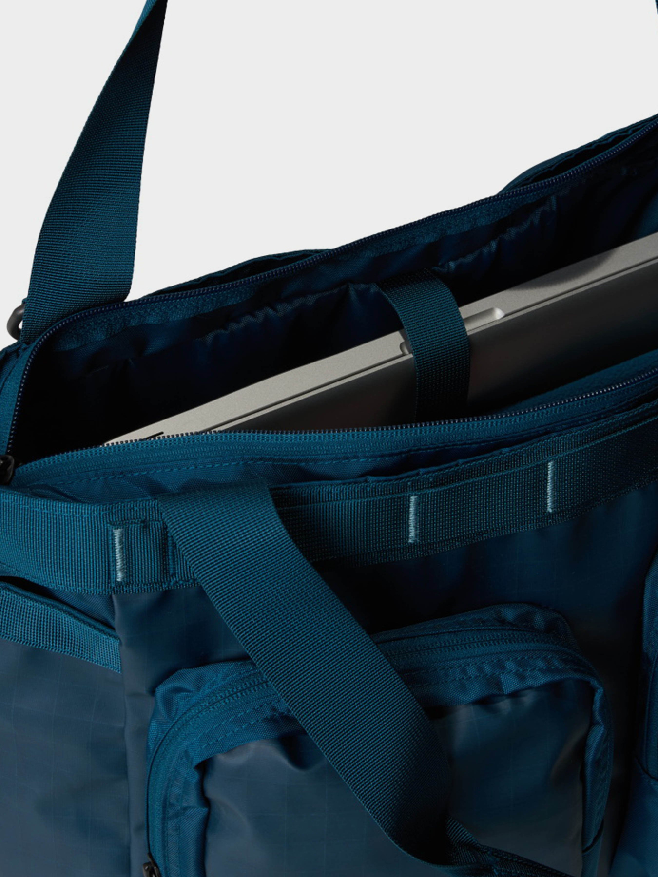 Сумка The North Face Base Camp Voyager Tote модель NF0A81BM4OJ1 Фото